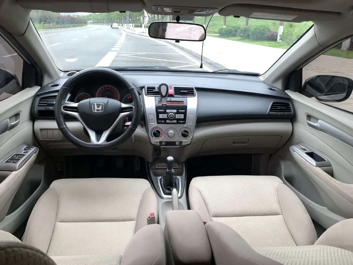 2012 Honda City Classic 1.5L 120HP L4 5MT,autocango,china used car exporter,china ev exporter,chinese used car exporter,chinese used ev exporter