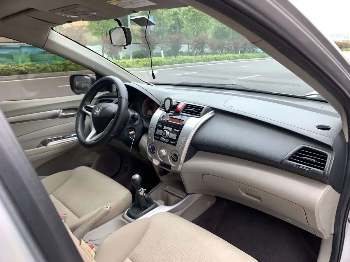 2012 Honda City Classic 1.5L 120HP L4 5MT,autocango,china used car exporter,china ev exporter,chinese used car exporter,chinese used ev exporter