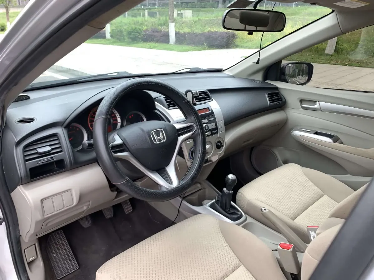 2012 Honda City Classic 1.5L 120HP L4 5MT,autocango,china used car exporter,china ev exporter,chinese used car exporter,chinese used ev exporter
