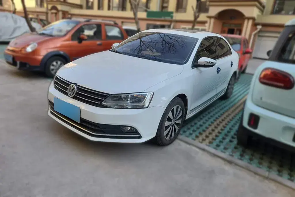 2017 Volkswagen Sagitar 1.6L 110HP L4 5MT