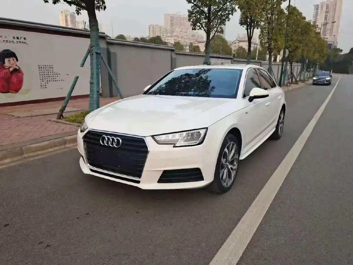 2017 Audi A4L 2.0T 190HP L4 7DCT