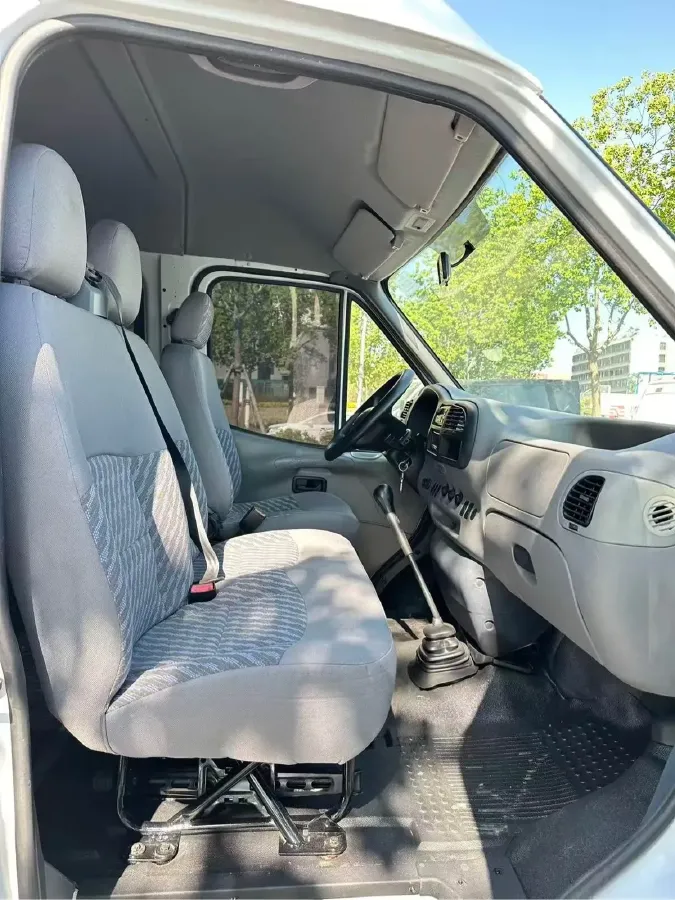 2015 Ford Classic Transit 2.4L 125HP L4 5MT,autocango,china used car exporter,china ev exporter,chinese used car exporter,chinese used ev exporter