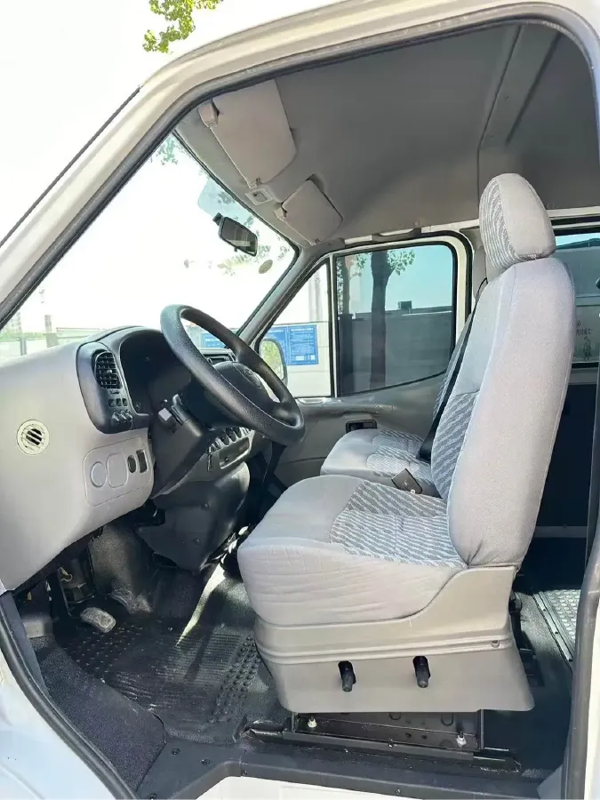 2015 Ford Classic Transit 2.4L 125HP L4 5MT,autocango,china used car exporter,china ev exporter,chinese used car exporter,chinese used ev exporter