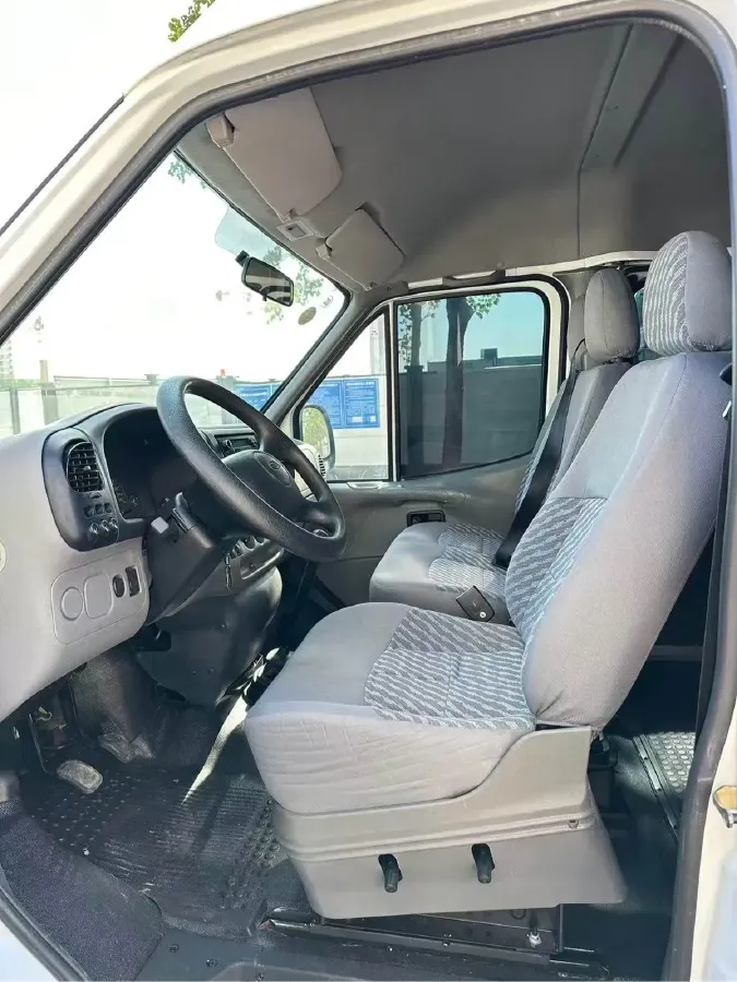 2015 Ford Classic Transit 2.4L 125HP L4 5MT,autocango,china used car exporter,china ev exporter,chinese used car exporter,chinese used ev exporter