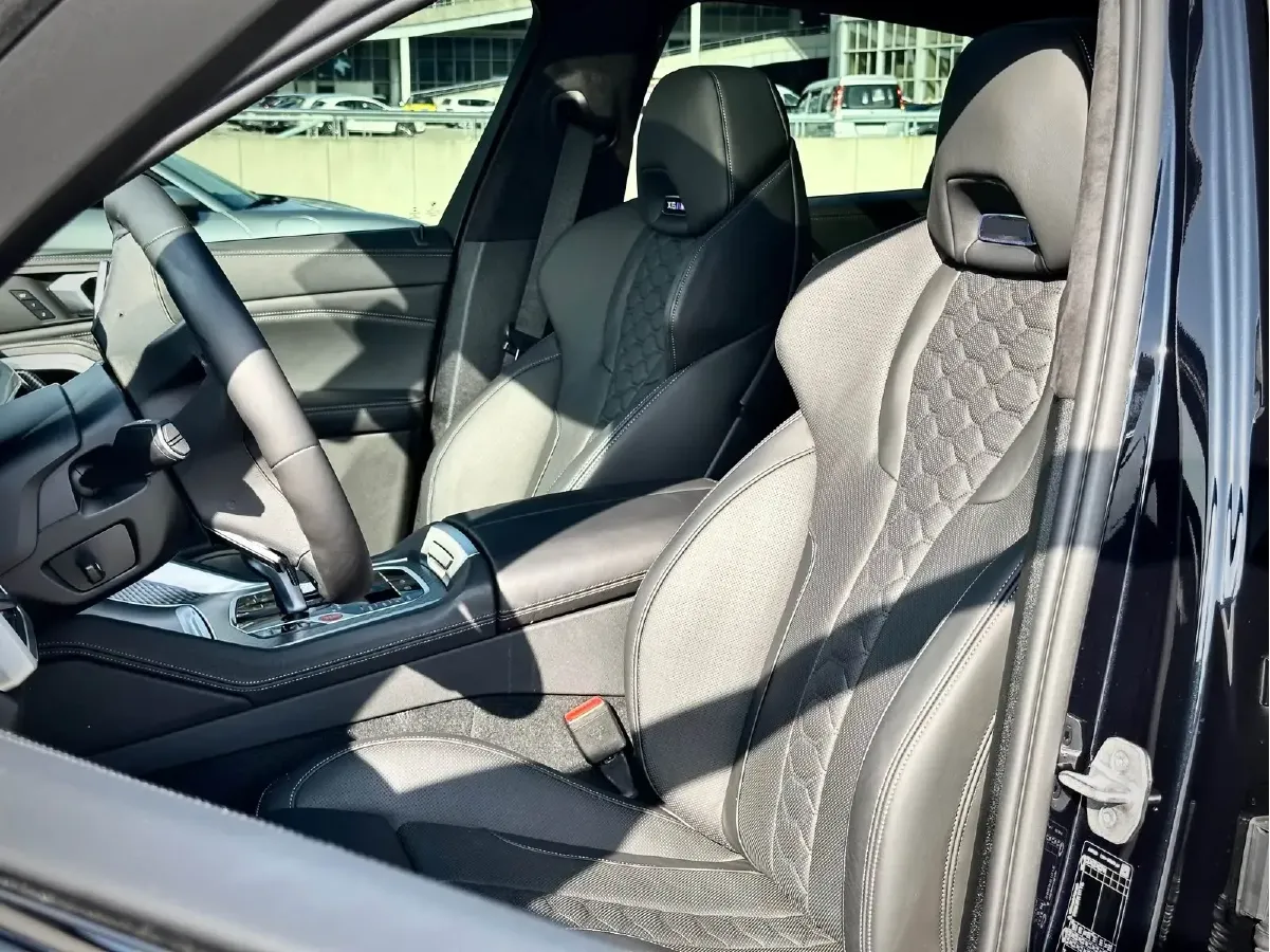 2020 BMW X6 M 4.4T 600HP V8 8AT,autocango,china used car exporter,china ev exporter,chinese used car exporter,chinese used ev exporter