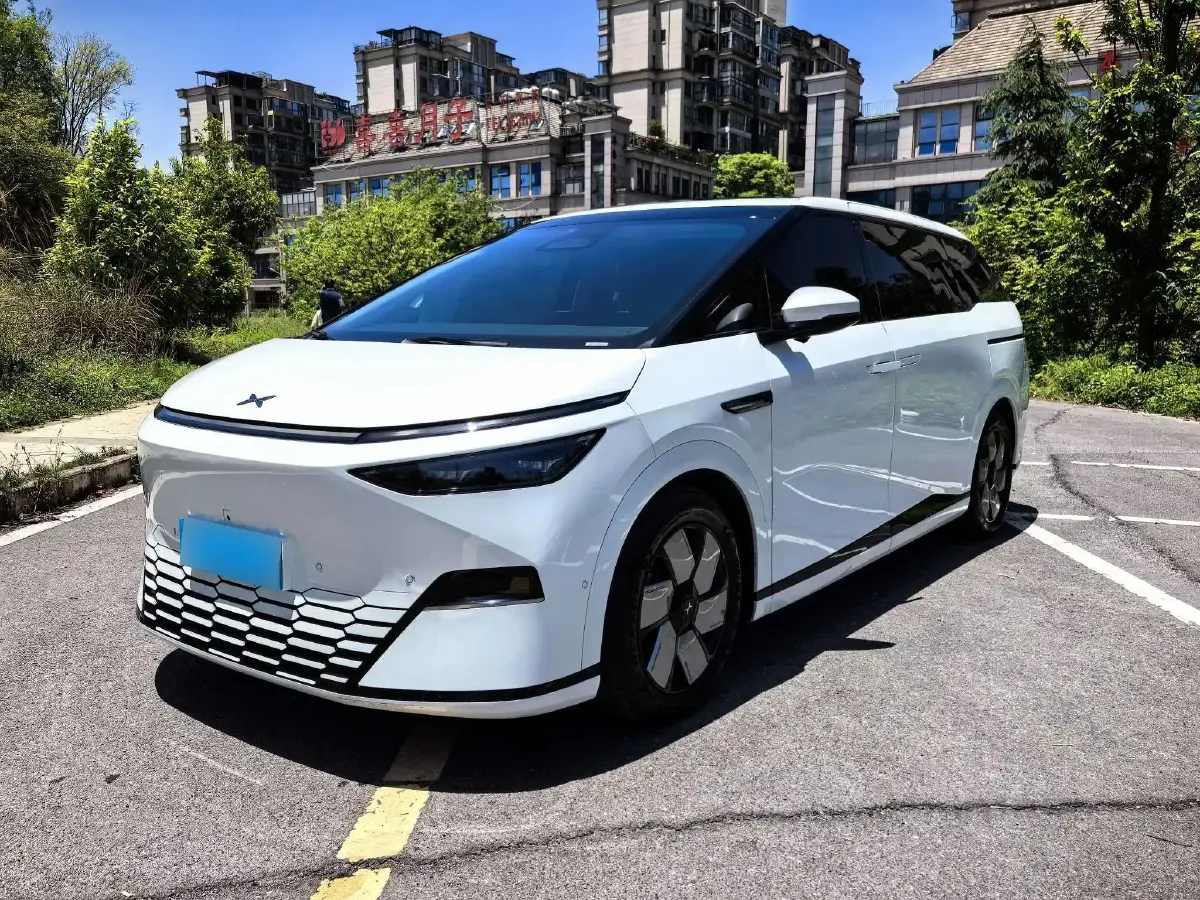 2024 Xpeng X9 BEV 84.5KWH
