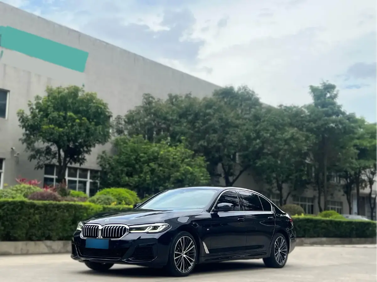 2022 BMW 5 Series 2.0T 252HP L4 8AT