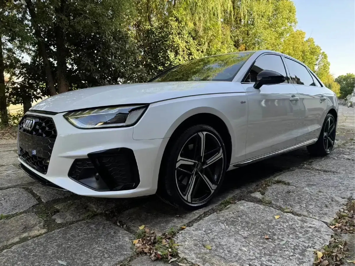 2023 Audi A4L 2.0T 190HP L4 7DCT