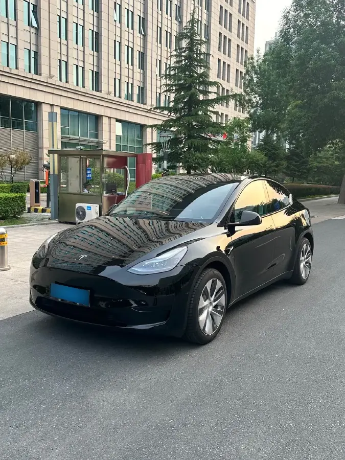 2022 Tesla Model Y BEV 60KWH