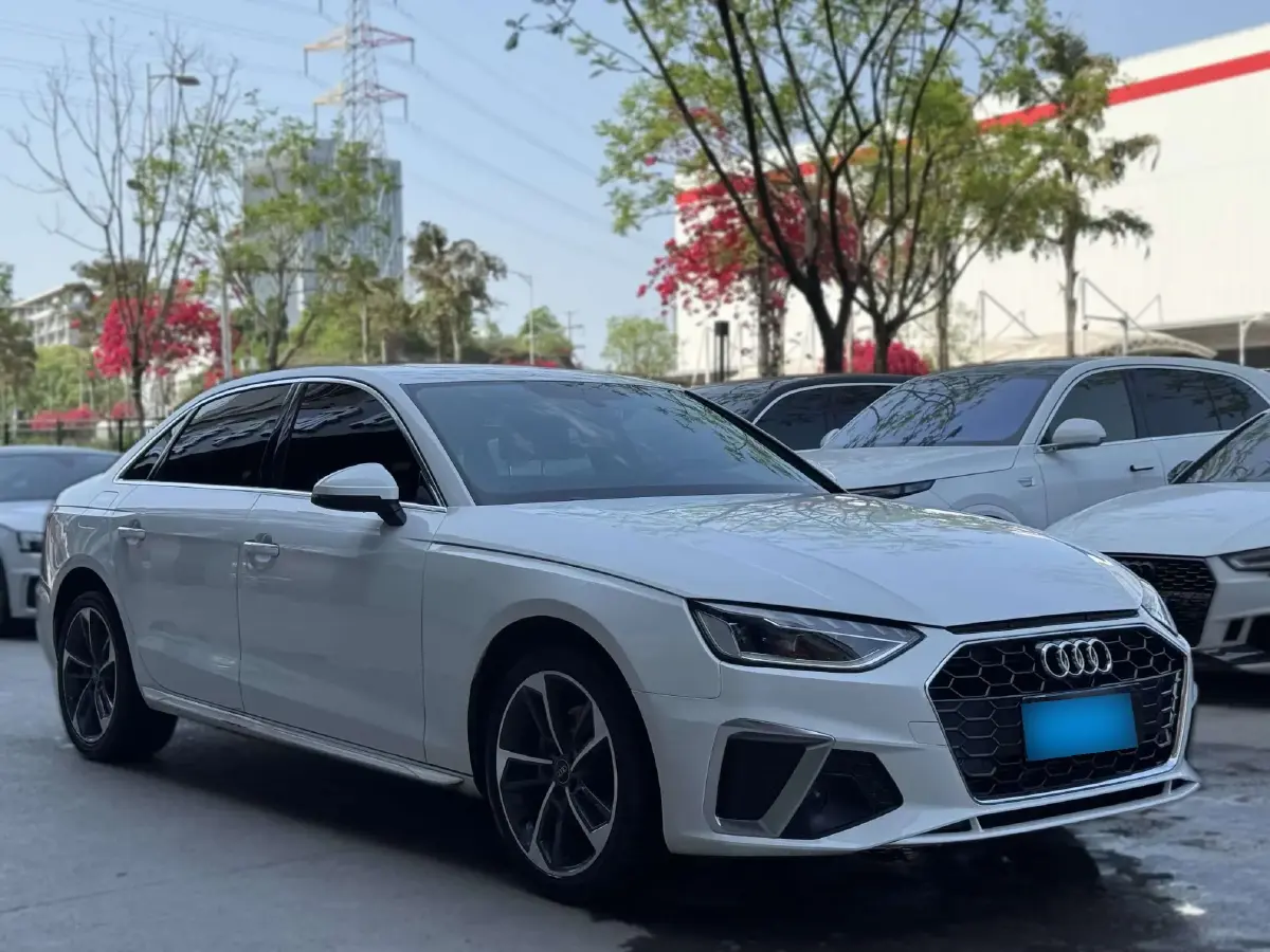 2022 Audi A4L 2.0T 190HP L4 7DCT