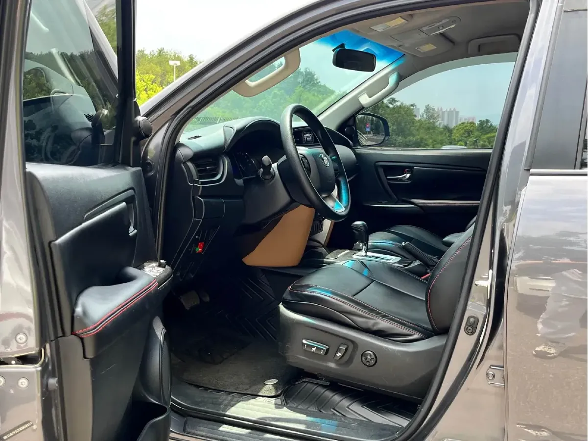 2016 Toyota Fortuner 2.7L 163HP L4 6AT,autocango,china used car exporter,china ev exporter,chinese used car exporter,chinese used ev exporter