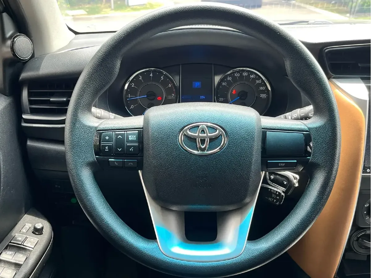 2016 Toyota Fortuner 2.7L 163HP L4 6AT,autocango,china used car exporter,china ev exporter,chinese used car exporter,chinese used ev exporter