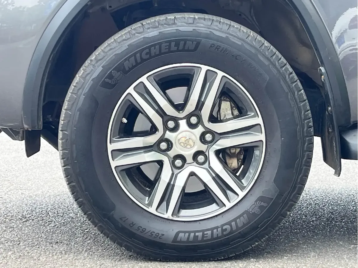 2016 Toyota Fortuner 2.7L 163HP L4 6AT,autocango,china used car exporter,china ev exporter,chinese used car exporter,chinese used ev exporter