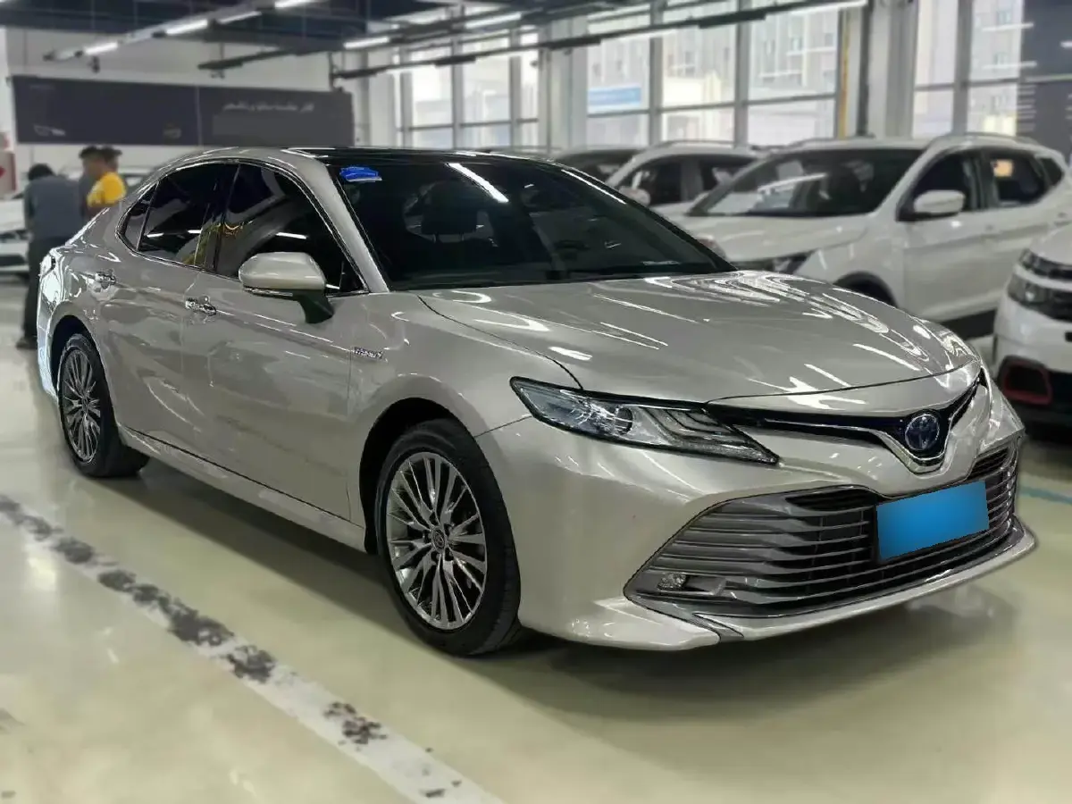 2018 Toyota Camry 2.5L 178HP L4 E-CVT Hybrid