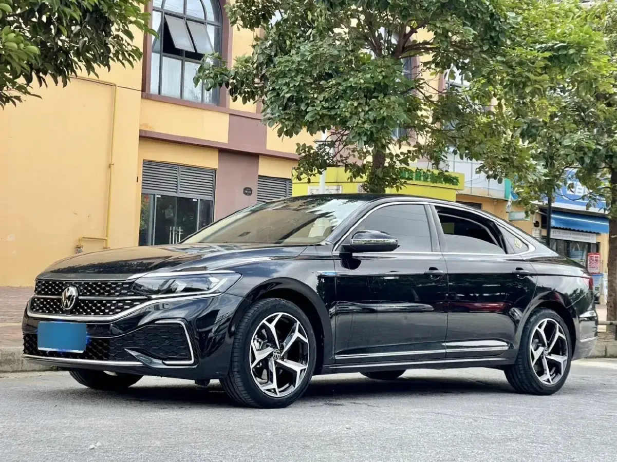 2024 Volkswagen Passat 2.0T 220HP L4 7DCT