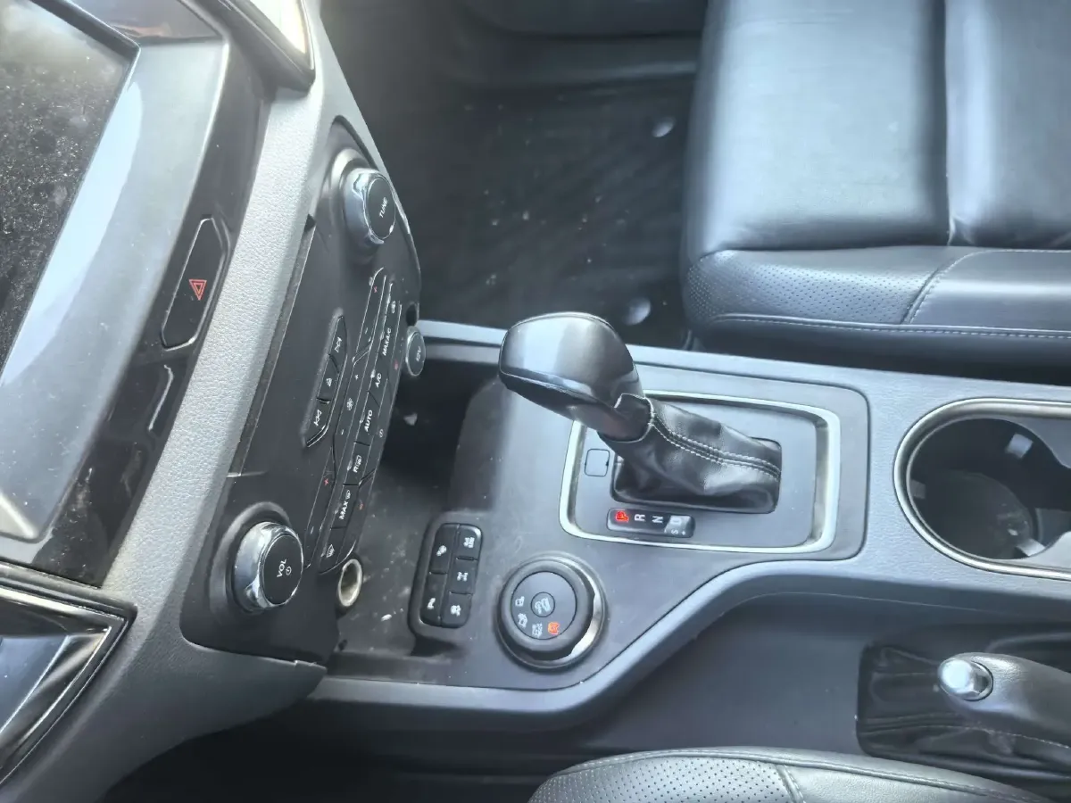 2017 Ford Everest 2.0T 245HP L4 6AT,autocango,china used car exporter,china ev exporter,chinese used car exporter,chinese used ev exporter