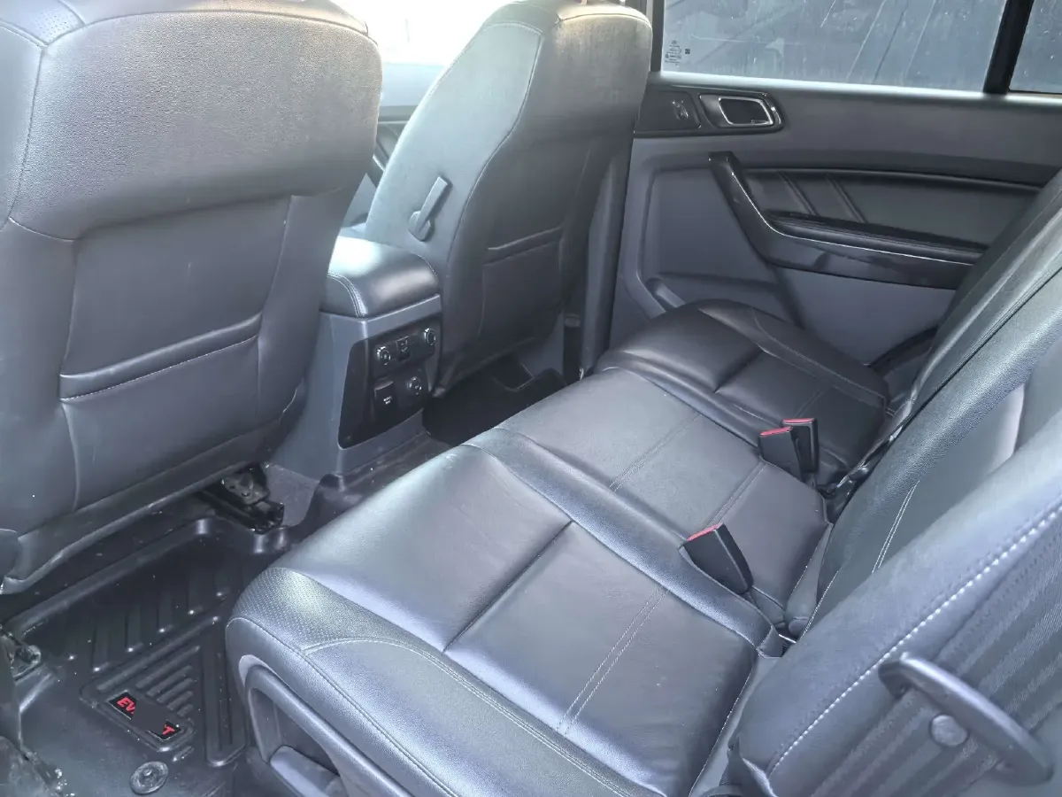 2017 Ford Everest 2.0T 245HP L4 6AT,autocango,china used car exporter,china ev exporter,chinese used car exporter,chinese used ev exporter