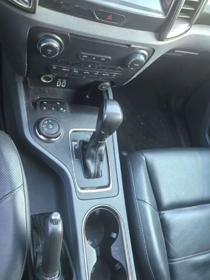 2017 Ford Everest 2.0T 245HP L4 6AT,autocango,china used car exporter,china ev exporter,chinese used car exporter,chinese used ev exporter