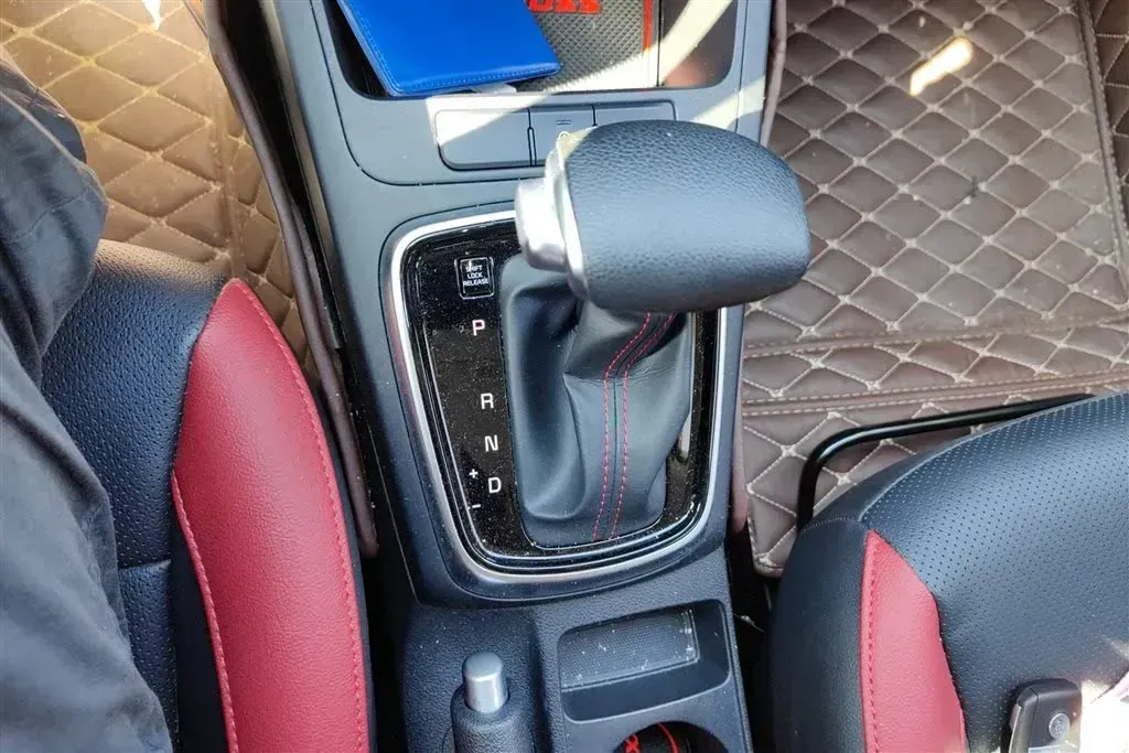 2017 Kia KX Cross 1.4L 100HP L4 6AT,autocango,china used car exporter,china ev exporter,chinese used car exporter,chinese used ev exporter