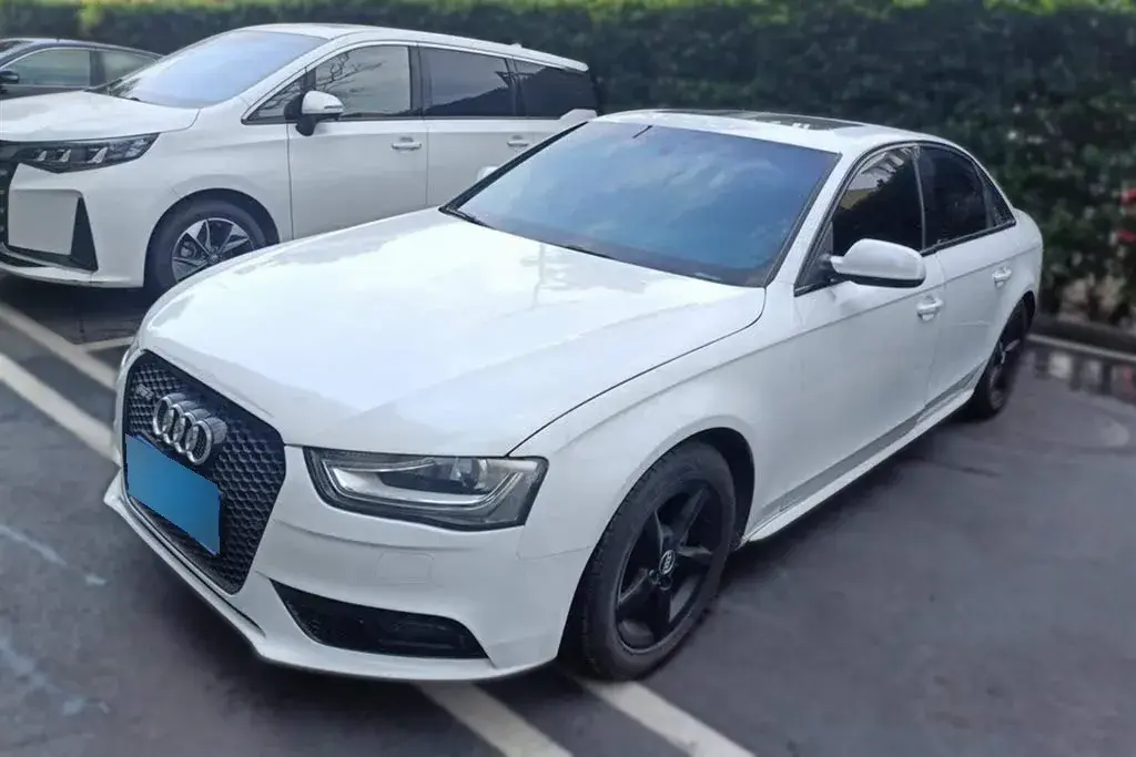 2013 Audi A4L 2.0T 180HP L4 CVT