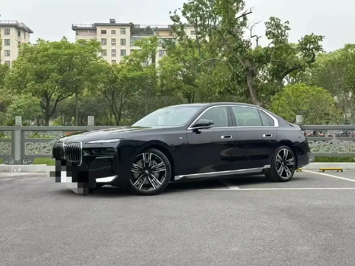 2023 BMW 7 Series 3.0T 381HP L6 8AT