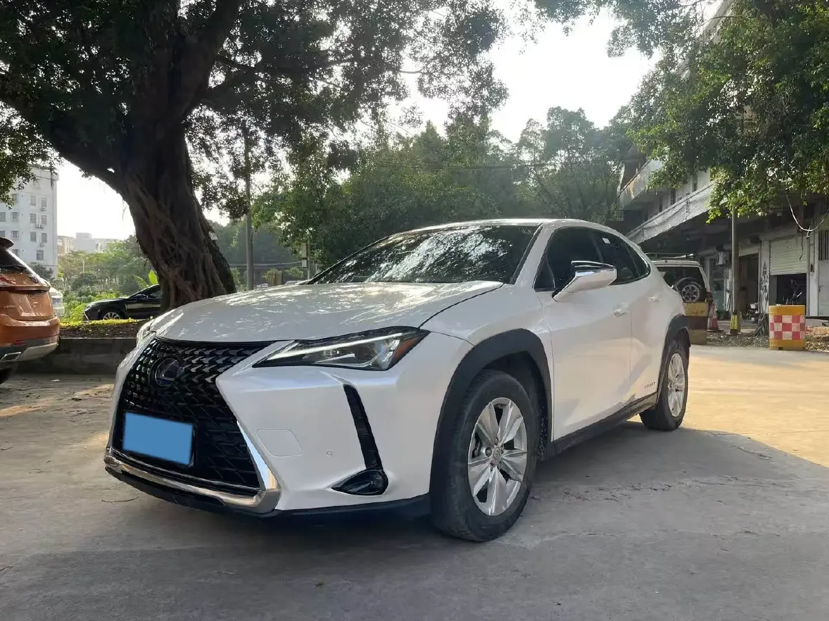 2020 Lexus UX 2.0L 146HP L4 E-CVT Hybrid