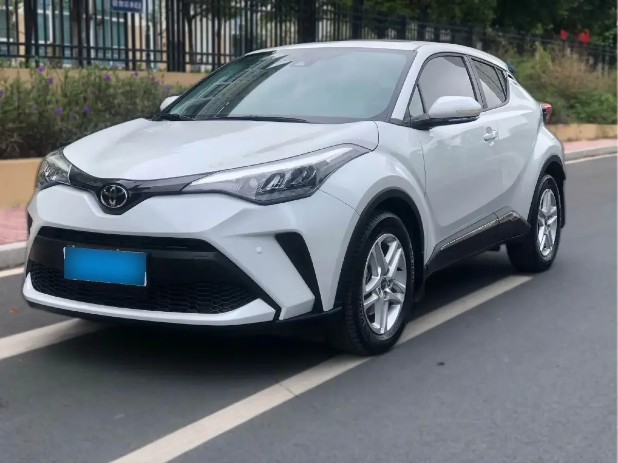 2023 Toyota C-HR 2.0L 146HP L4 E-CVT Hybrid