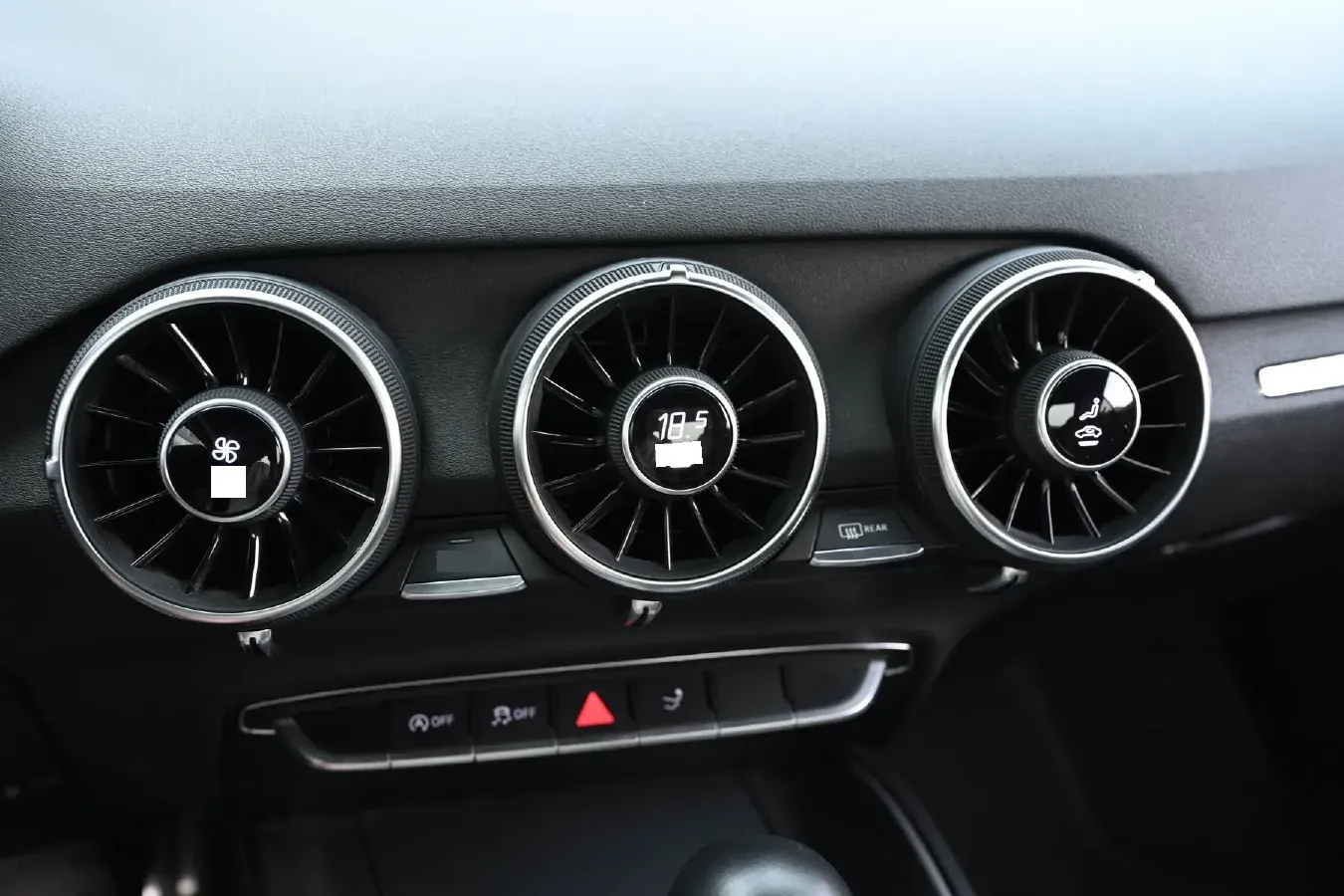 2015 Audi TT 2.0T 230HP L4 6DCT,autocango,china used car exporter,china ev exporter,chinese used car exporter,chinese used ev exporter