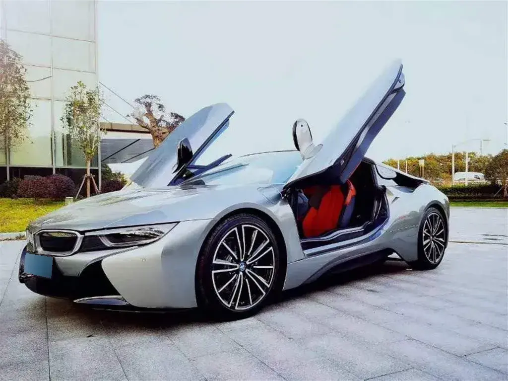 2019 BMW i8 1.5T 231HP L3 6AT PHEV 11.6KWH