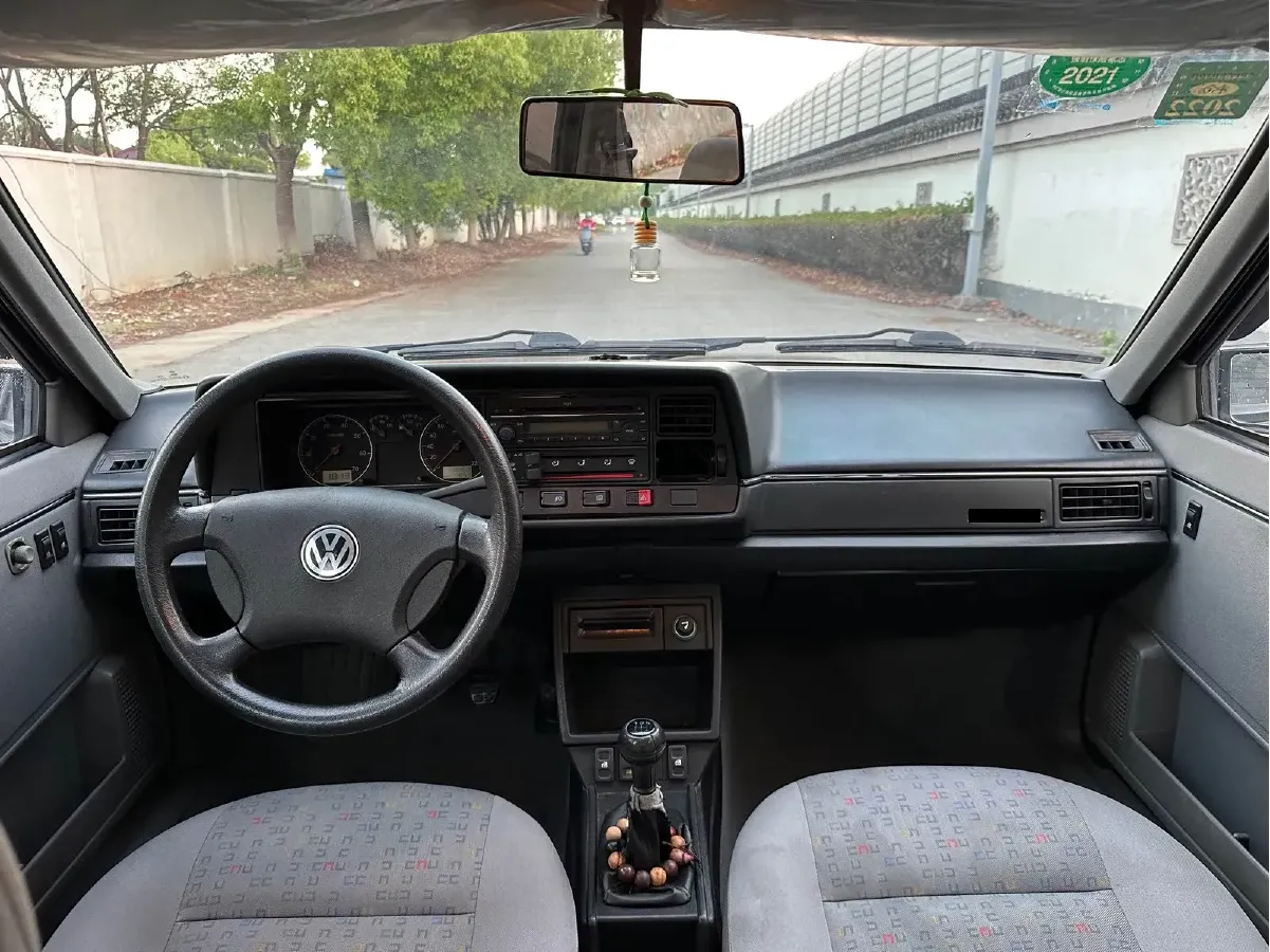 2004 Volkswagen Santana Classic 1.6L 87HP L4 5MT,autocango,china used car exporter,china ev exporter,chinese used car exporter,chinese used ev exporter