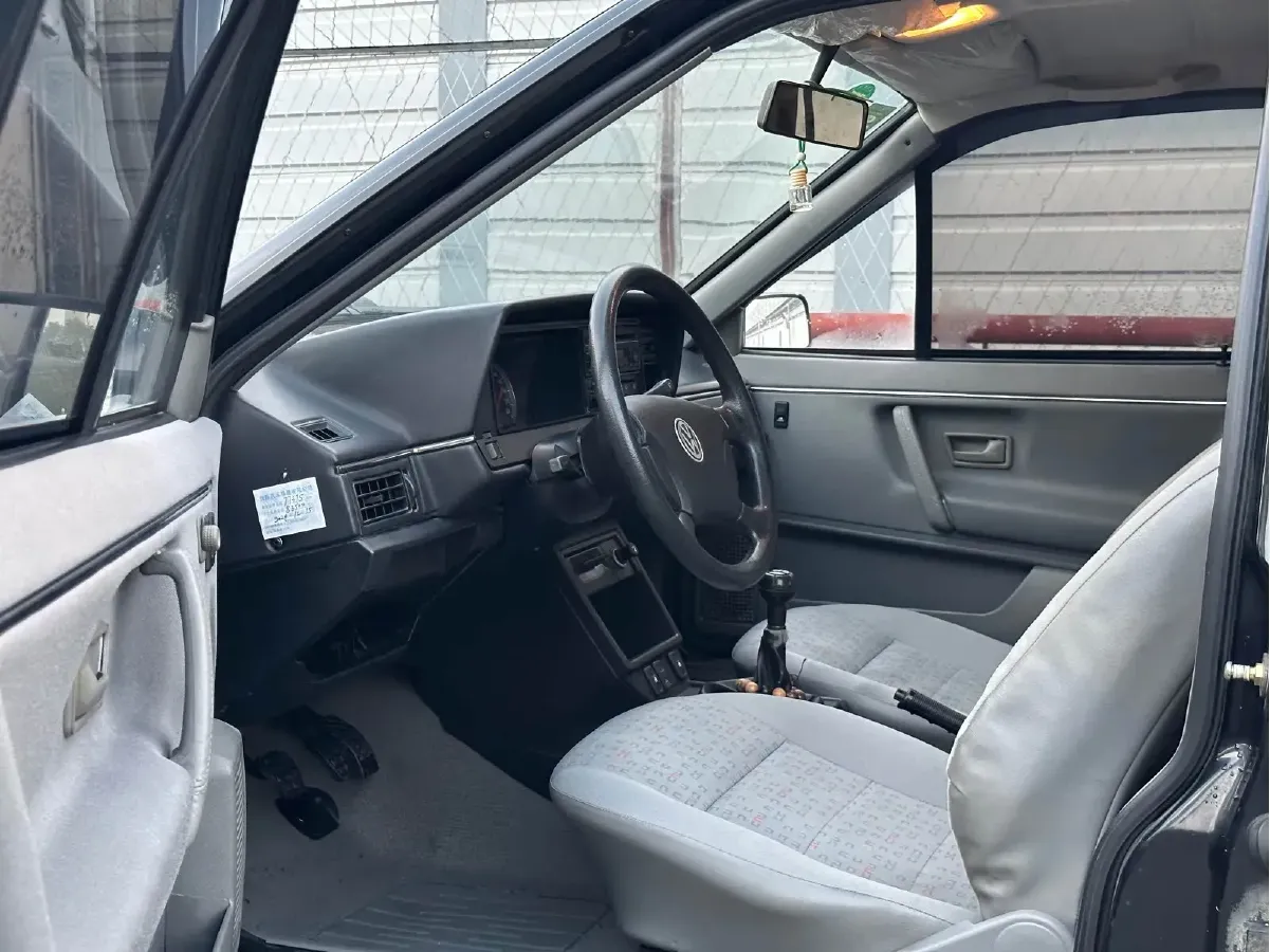 2004 Volkswagen Santana Classic 1.6L 87HP L4 5MT,autocango,china used car exporter,china ev exporter,chinese used car exporter,chinese used ev exporter