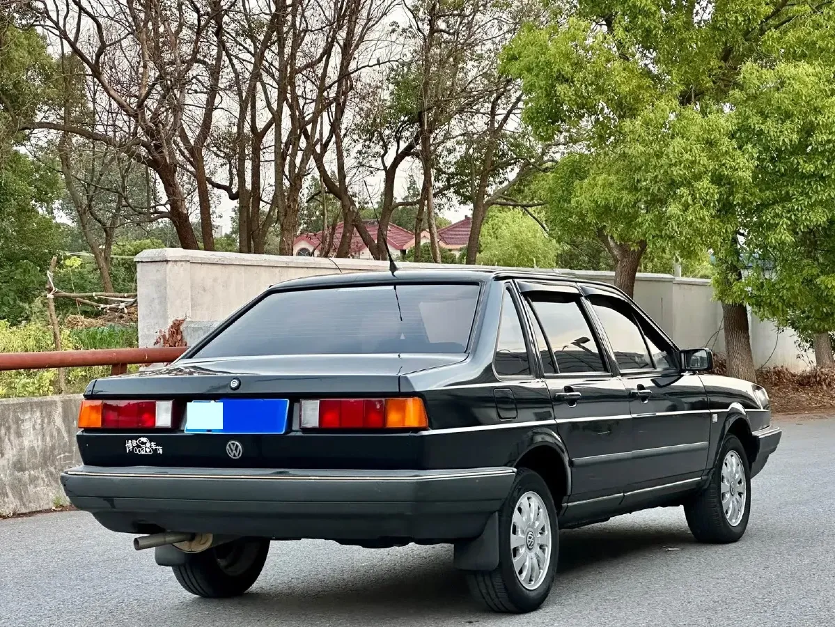 2004 Volkswagen Santana Classic 1.6L 87HP L4 5MT,autocango,china used car exporter,china ev exporter,chinese used car exporter,chinese used ev exporter