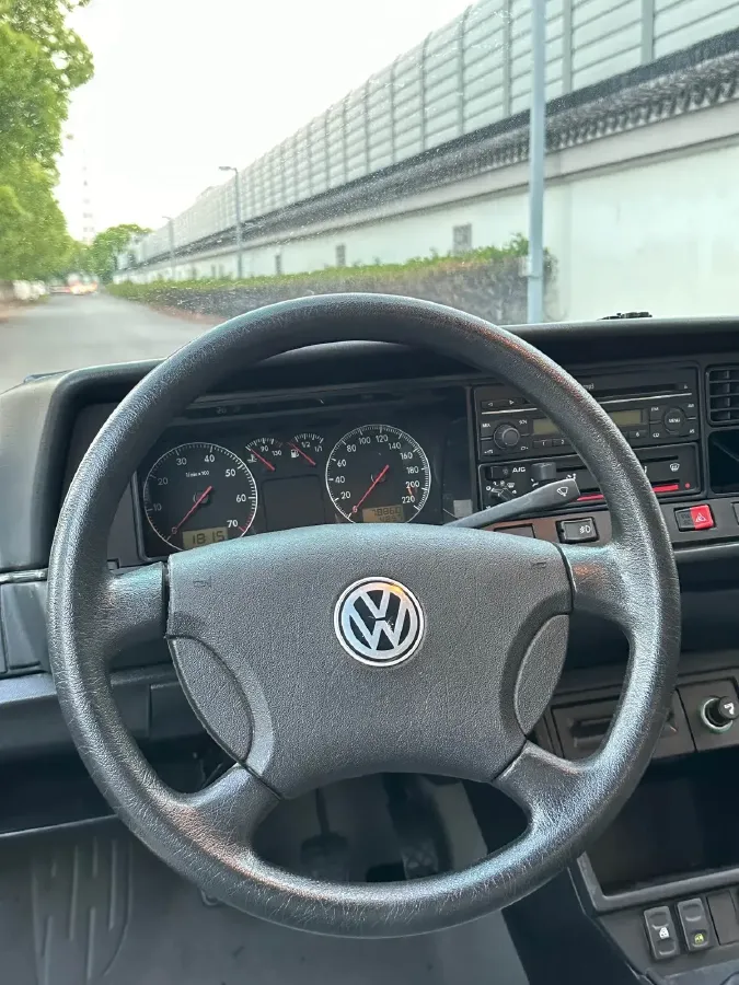 2004 Volkswagen Santana Classic 1.6L 87HP L4 5MT,autocango,china used car exporter,china ev exporter,chinese used car exporter,chinese used ev exporter