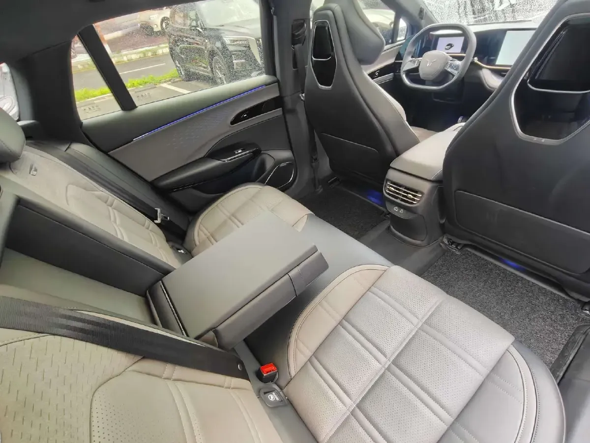 2024 HongQi EH7 BEV 111KWH,autocango,china used car exporter,china ev exporter,chinese used car exporter,chinese used ev exporter