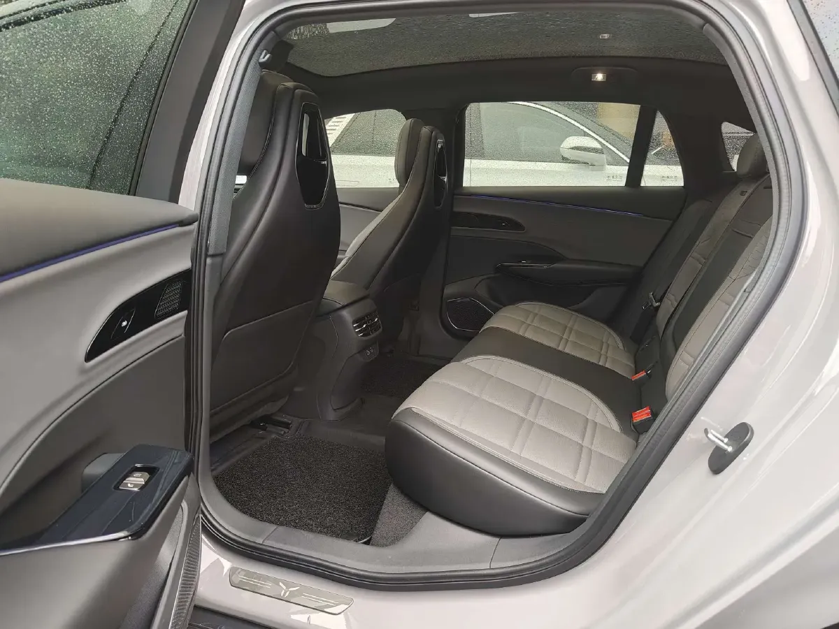 2024 HongQi EH7 BEV 111KWH,autocango,china used car exporter,china ev exporter,chinese used car exporter,chinese used ev exporter