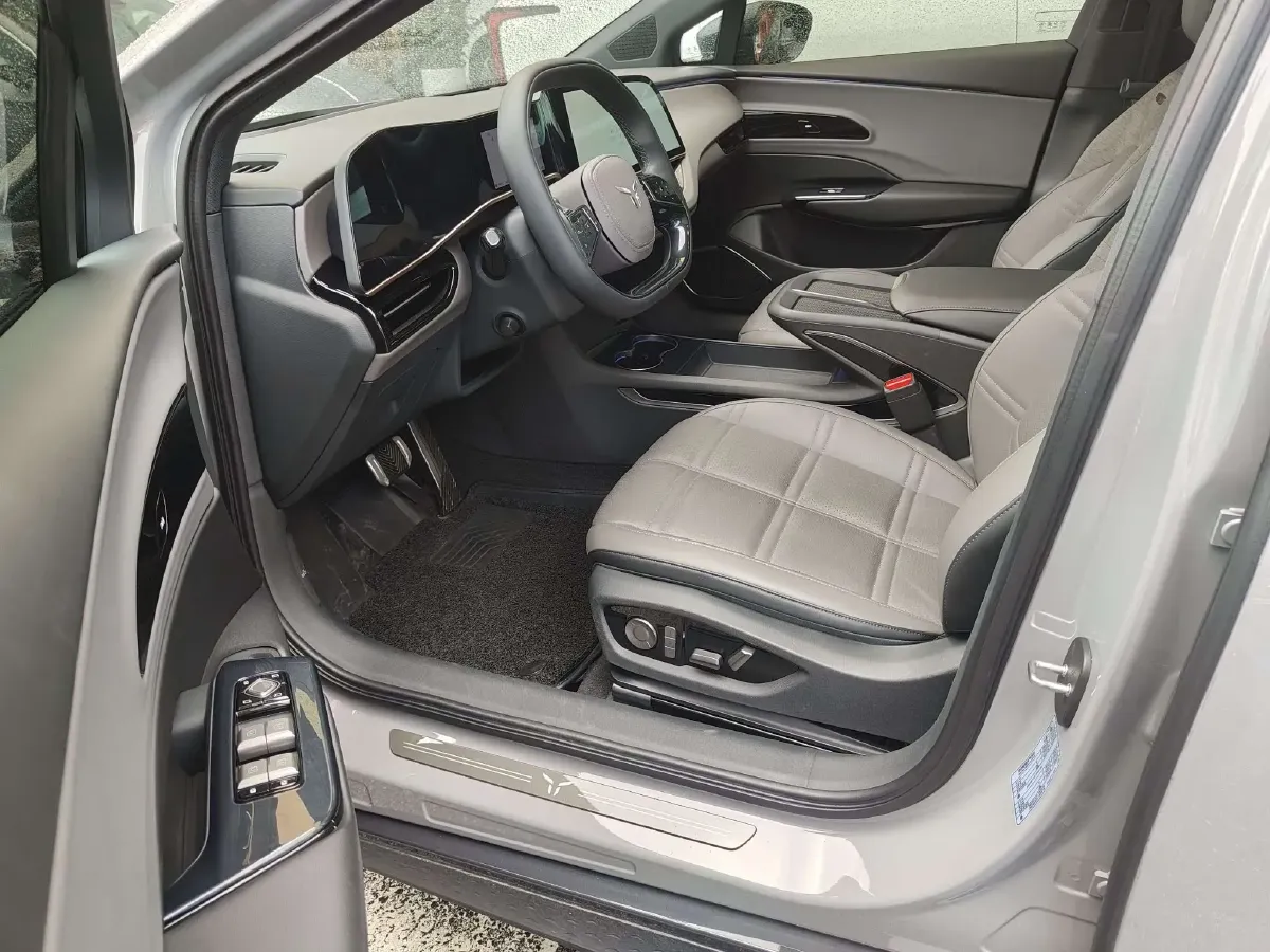 2024 HongQi EH7 BEV 111KWH,autocango,china used car exporter,china ev exporter,chinese used car exporter,chinese used ev exporter