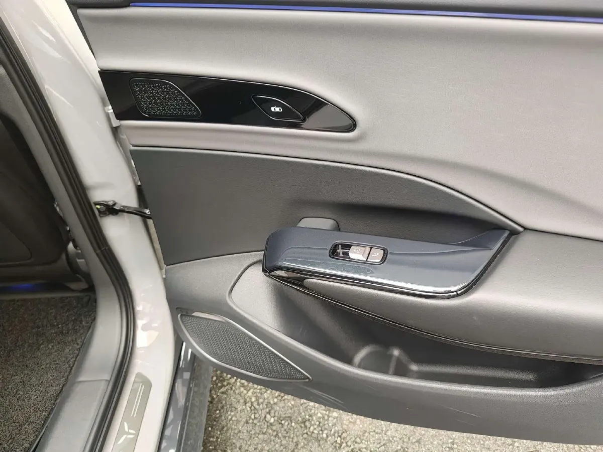 2024 HongQi EH7 BEV 111KWH,autocango,china used car exporter,china ev exporter,chinese used car exporter,chinese used ev exporter