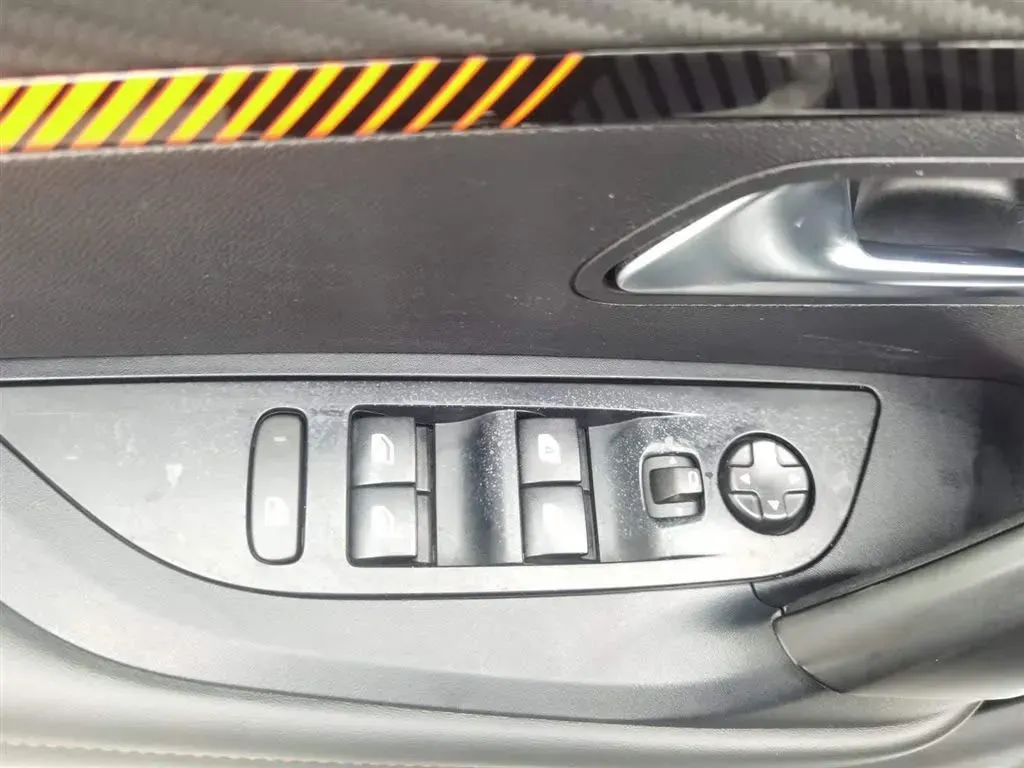 2022 Peugeot 2008 1.2T 136HP L3 6DCT,autocango,china used car exporter,china ev exporter,chinese used car exporter,chinese used ev exporter