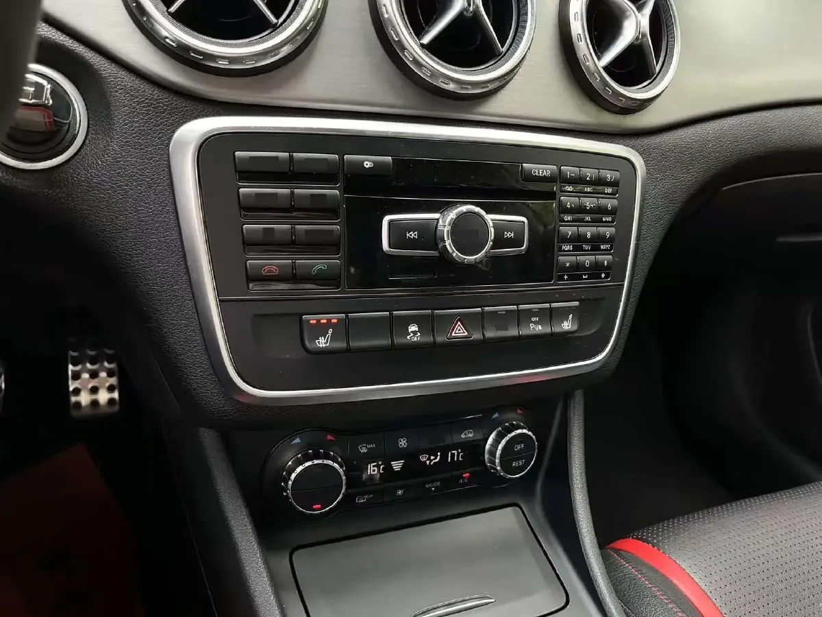 2015 Mercedes-Benz GLA AMG 2.0T 360HP L4 7DCT,autocango,china used car exporter,china ev exporter,chinese used car exporter,chinese used ev exporter