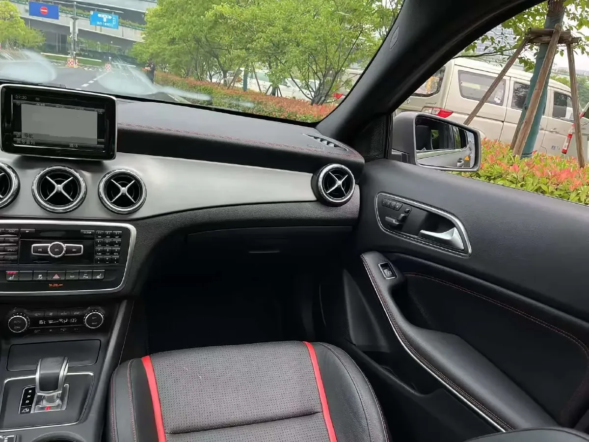 2015 Mercedes-Benz GLA AMG 2.0T 360HP L4 7DCT,autocango,china used car exporter,china ev exporter,chinese used car exporter,chinese used ev exporter