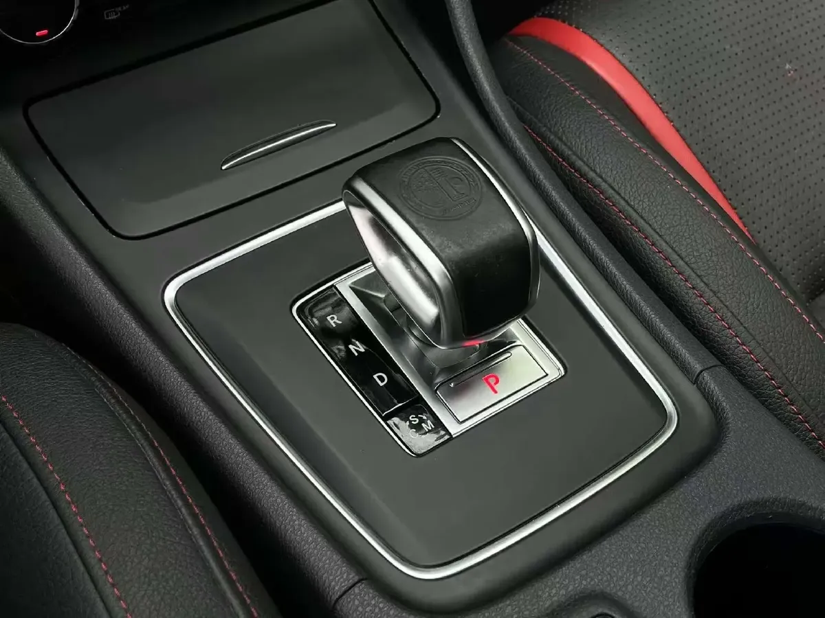 2015 Mercedes-Benz GLA AMG 2.0T 360HP L4 7DCT,autocango,china used car exporter,china ev exporter,chinese used car exporter,chinese used ev exporter