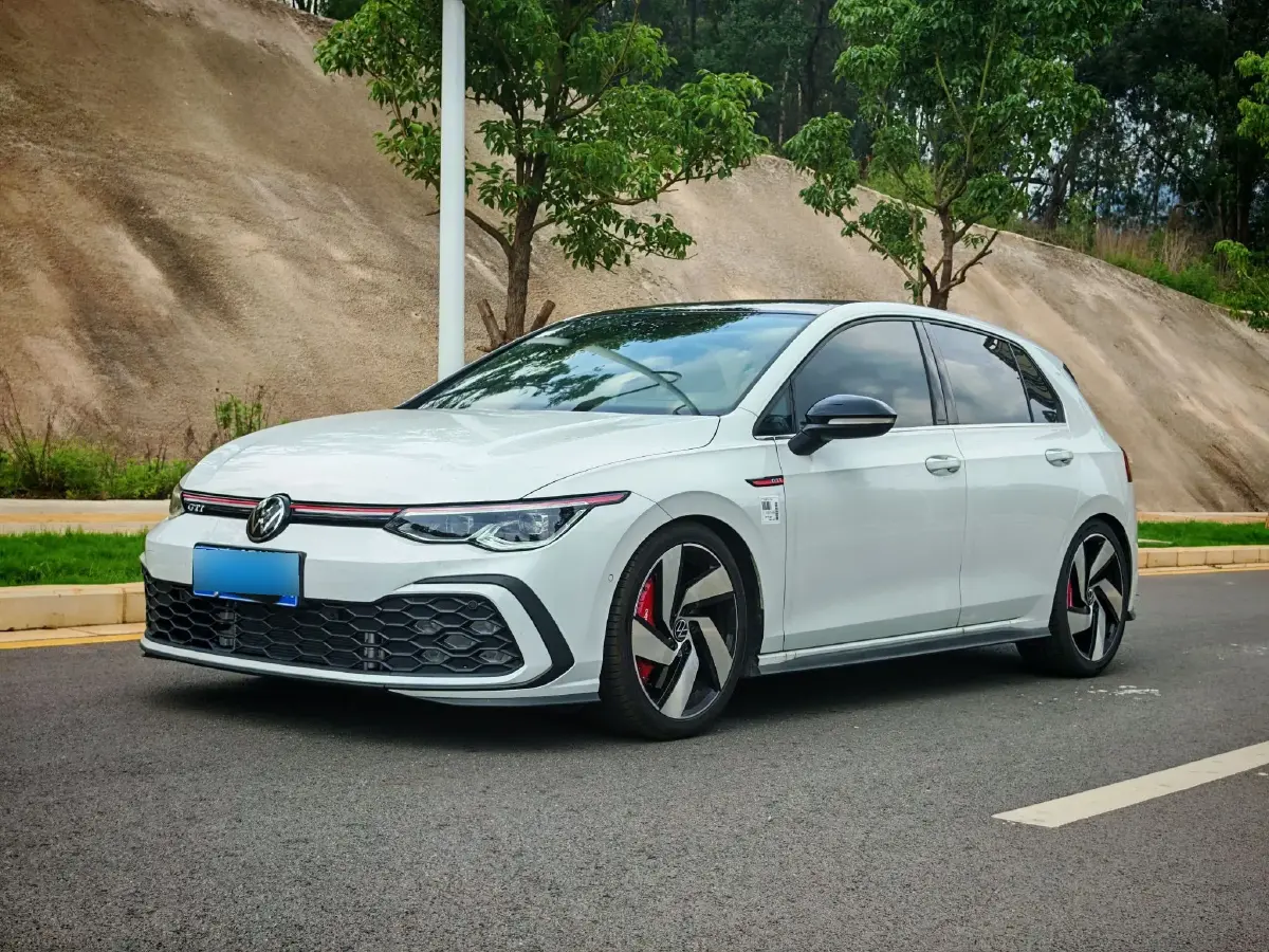 2023 Volkswagen GolfGTI 2.0T 220HP L4 7DCT