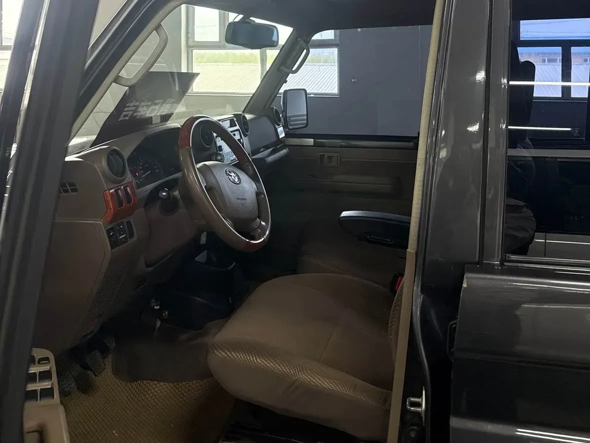 2016 Toyota Land Cruiser 4.0L 275HP V6 5AT,autocango,china used car exporter,china ev exporter,chinese used car exporter,chinese used ev exporter