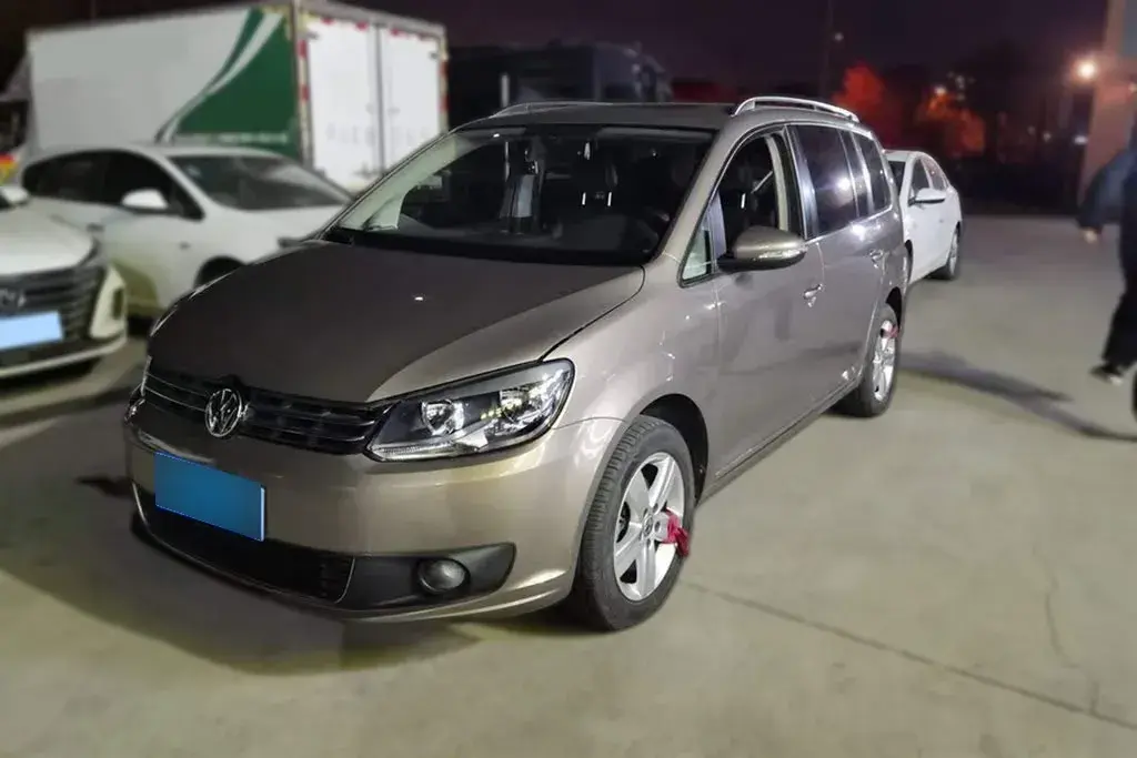 2015 Volkswagen Touran 1.4T 131HP L4 7DCT
