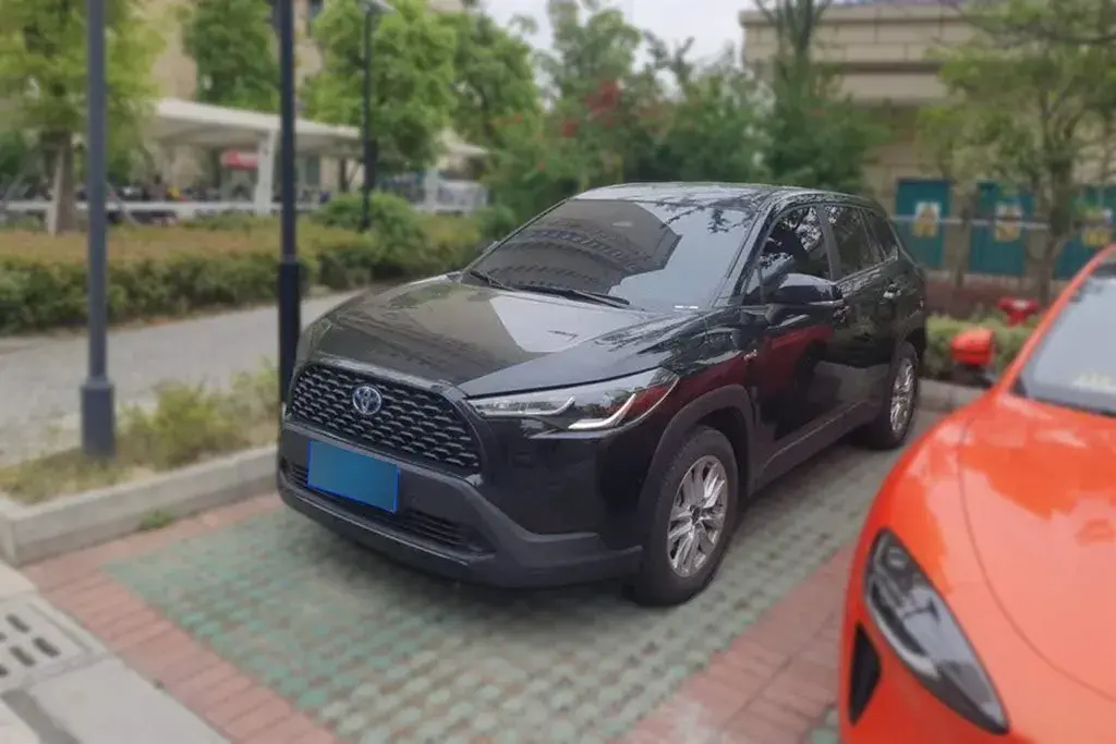 2023 Toyota Corolla Cross 2.0L 152HP L4 E-CVT Hybrid