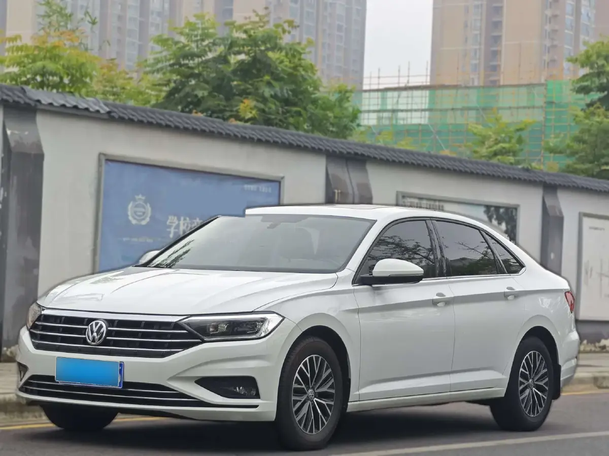 2019 Volkswagen Sagitar 1.2T 116HP L4 7DCT