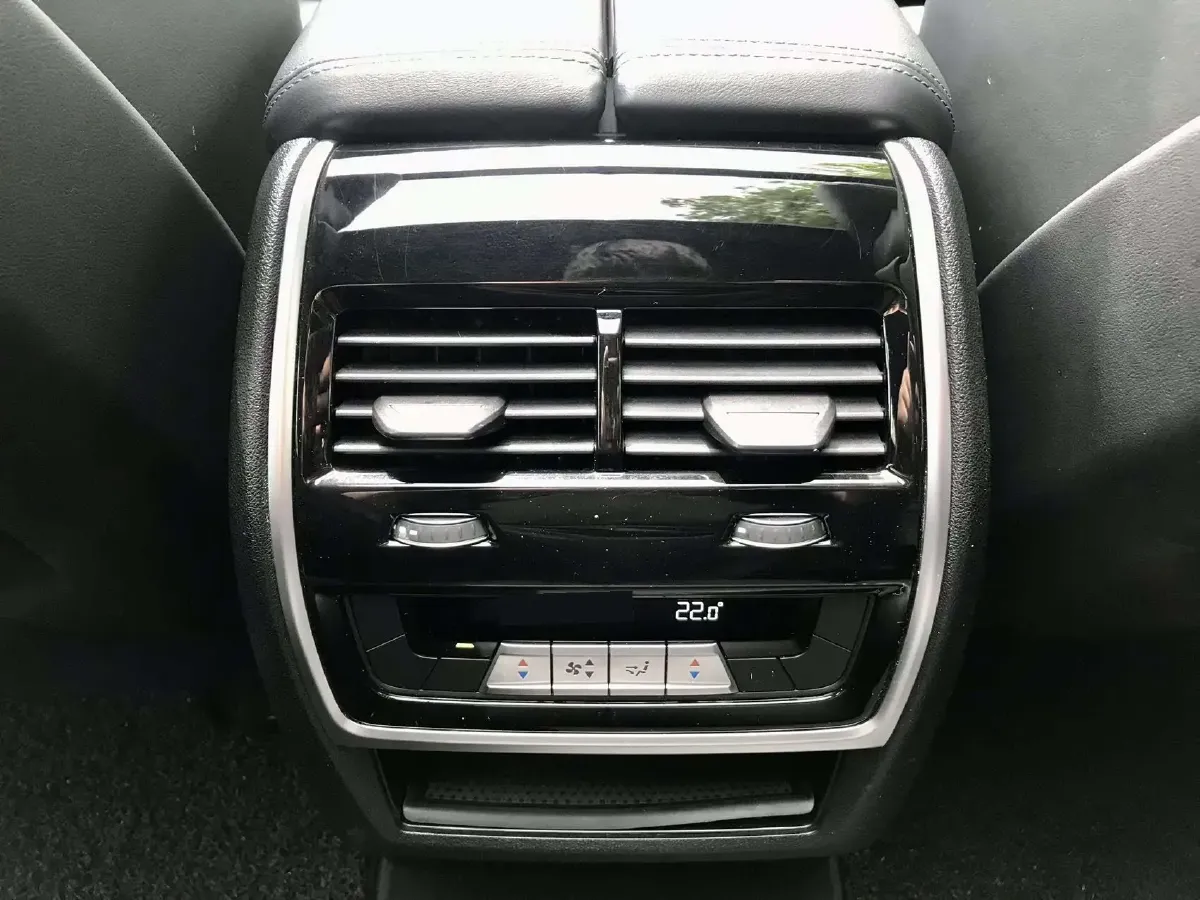 2020 BMW X6 M 4.4T 600HP V8 8AT,autocango,china used car exporter,china ev exporter,chinese used car exporter,chinese used ev exporter