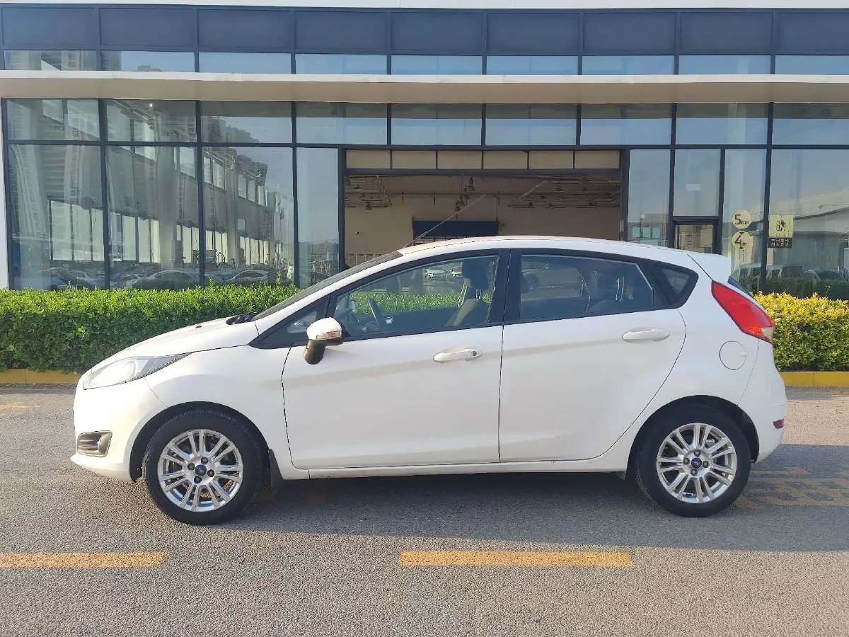 2013 Ford Fiesta 1.5L 110HP L4 6DCT,autocango,china used car exporter,china ev exporter,chinese used car exporter,chinese used ev exporter