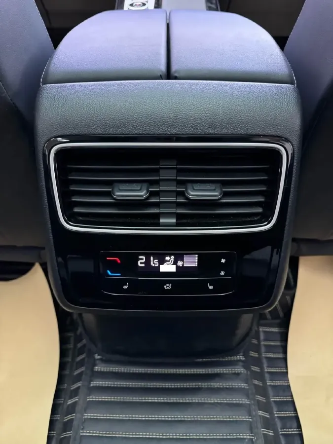 2024 Volkswagen Tavendor 2.0T 220HP L4 7DCT,autocango,china used car exporter,china ev exporter,chinese used car exporter,chinese used ev exporter