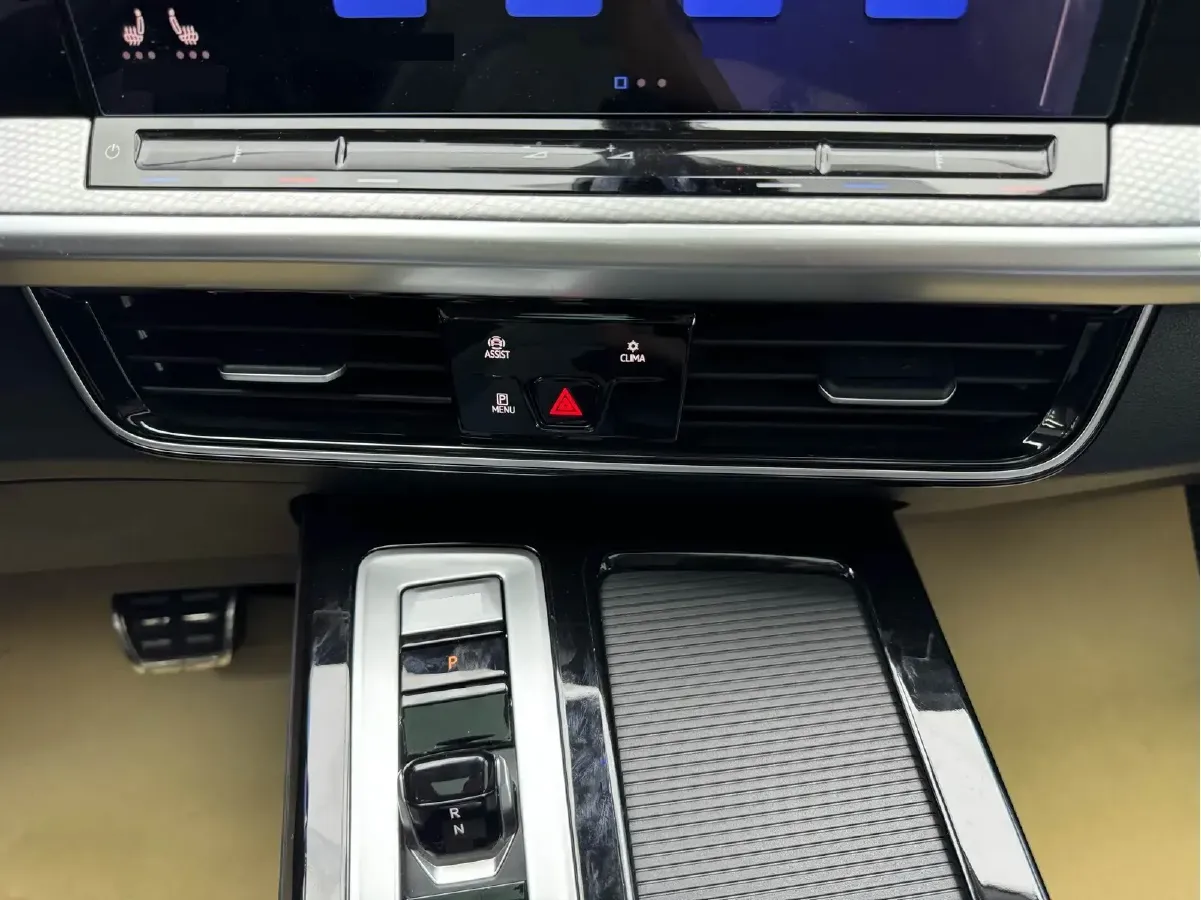 2024 Volkswagen Tavendor 2.0T 220HP L4 7DCT,autocango,china used car exporter,china ev exporter,chinese used car exporter,chinese used ev exporter